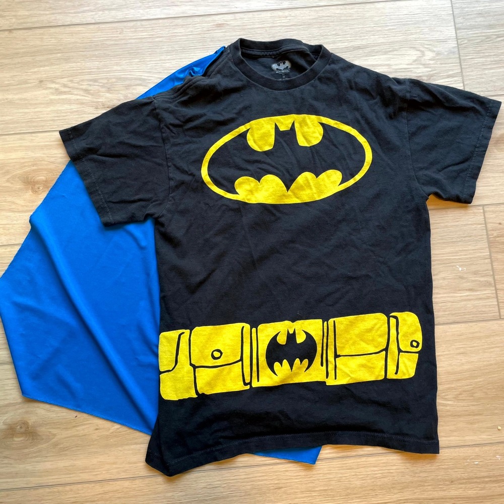 DC Comics Batman Graphic T-Shirt with Detachable Blue Cape Black Yellow Mens M